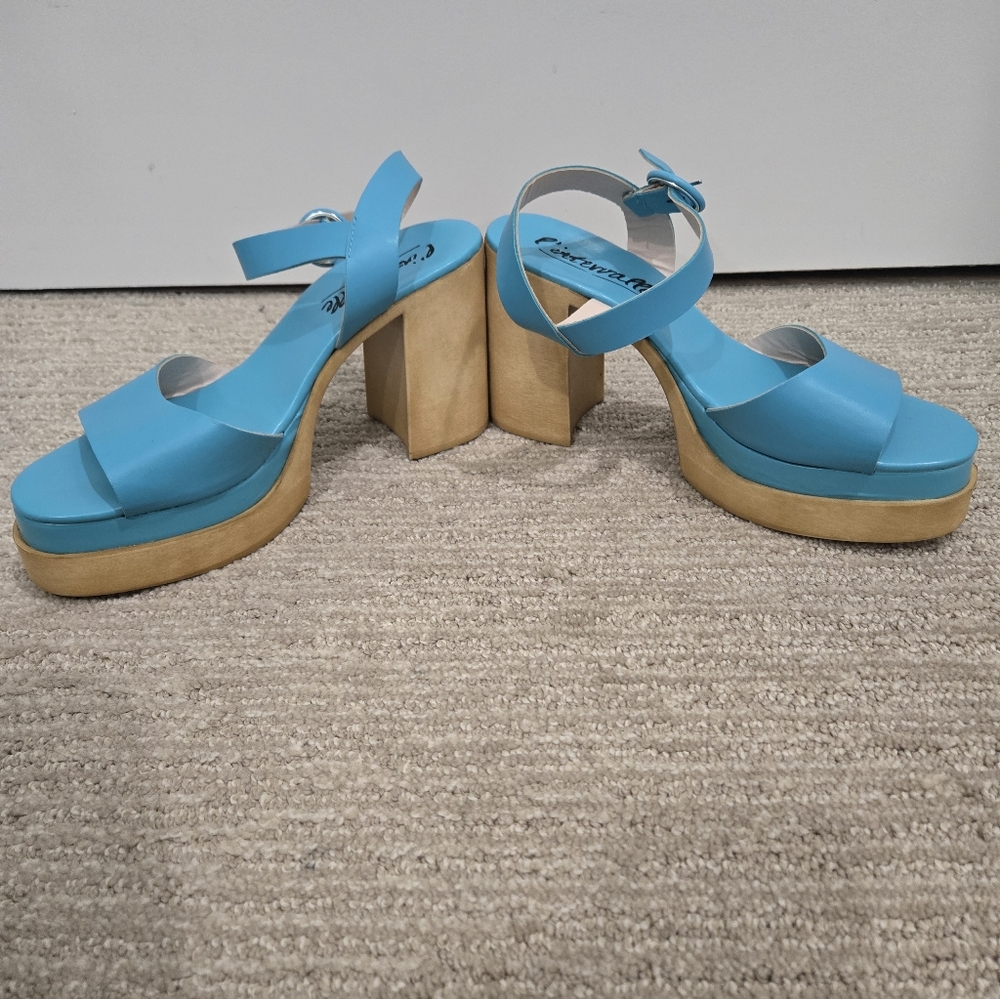 BNIB Blue Platform Sandals - Picture 4 of 9